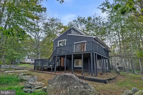 2914 Fairhaven Dr, Tobyhanna, PA 18466