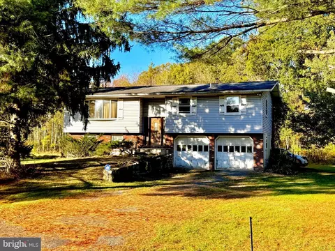 594 Dairy Rd, Brodheadsville, PA 18322