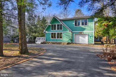 1159 Thunder Dr, Pocono Summit, PA 18346