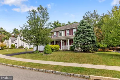 106 Daffodil Dr, East Stroudsburg, PA 18301