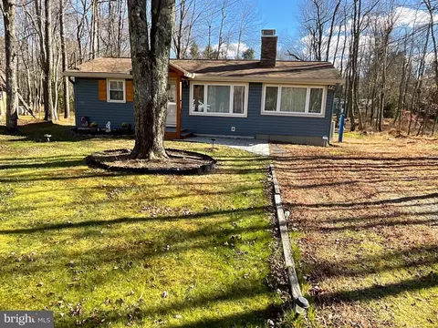 186 Canoe Trl, Pocono Lake, PA 18347