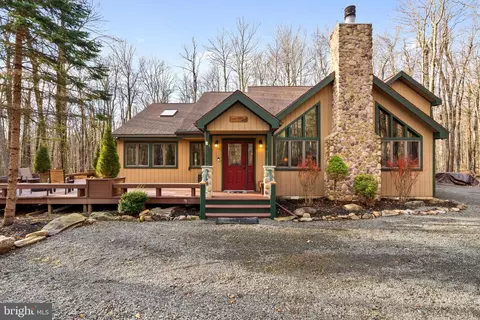 140 Boones Trl, Pocono Pines, PA 18350