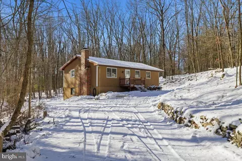 143 Anglemire Dr, Stroudsburg, PA 18360