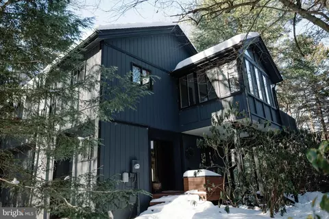 196 Split Rock Ln, Pocono Pines, PA 18350