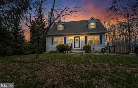 3529 Peak Dr, Tobyhanna, PA 18466