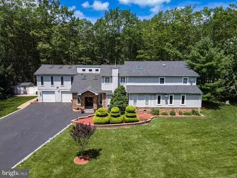 1555 Longleaf Dr, Effort, PA 18330