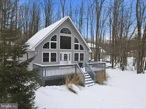 102 Chitimacha Dr, Pocono Lake, PA 18347