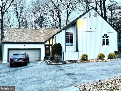 1570 Sullivan Trl, Tannersville, PA 18372