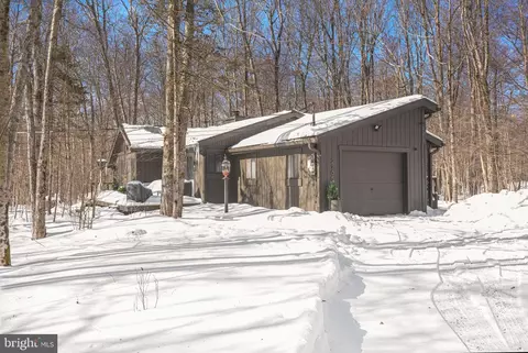 2105 Blue Ox Rd, Pocono Pines, PA 18350
