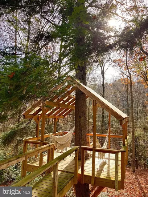 468 Devils Hole Rd, Cresco, PA 18326