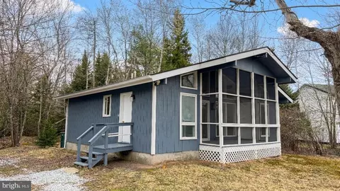 6522 Runnymead Ln, Tobyhanna, PA 18466