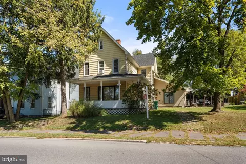 204 Lackawanna Ave, East Stroudsburg, PA 18301