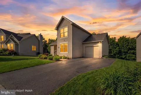 208 Sycamore Ct, Tannersville, PA 18372