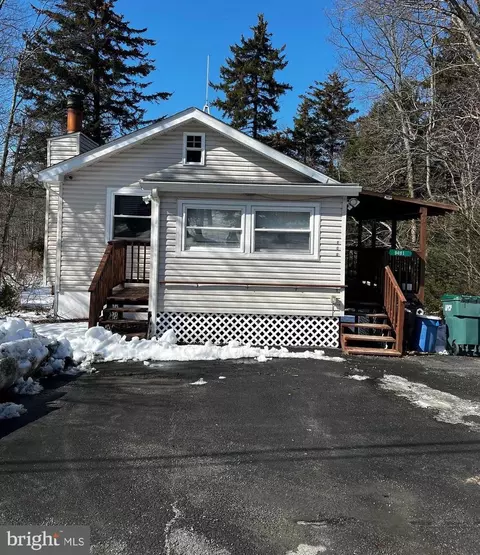 9491 Juniper Dr, Tobyhanna, PA 18466