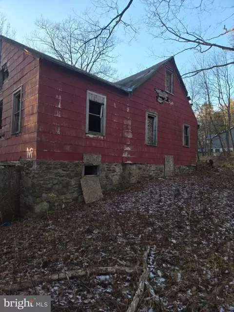 15 Spruce St, Mount Pocono, PA 18344