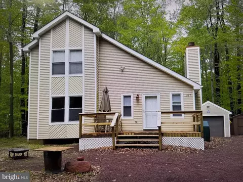 187 Wyomissing Dr, Pocono Lake, PA 18347