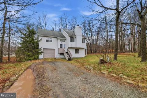 186 Thornapple Ln, Tobyhanna, PA 18466