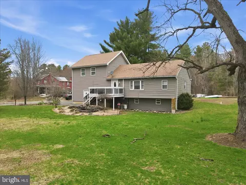 1544 County Park Rd, Gilbert, PA 18331
