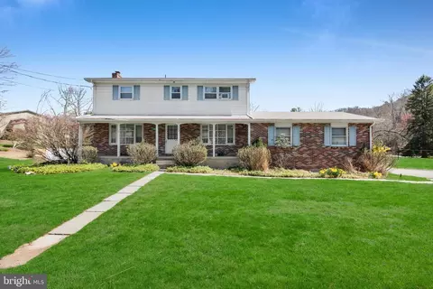 102 Valley Stream Rd, Stroudsburg, PA 18360