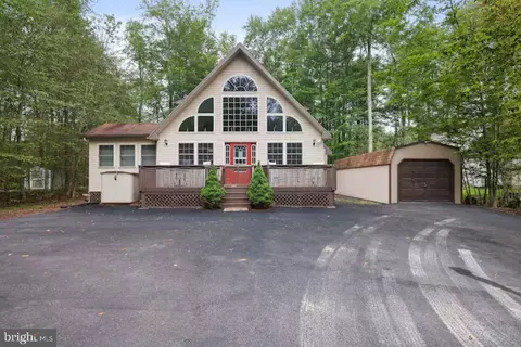 7118 Winnebago Dr, Pocono Lake, PA 18347