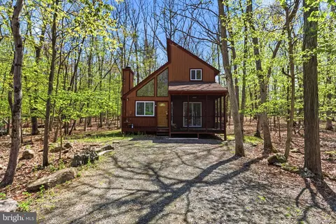 3303 Greenbriar Dr, East Stroudsburg, PA 18301