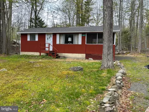 5145 Cresco Dr, Pocono Lake, PA 18347