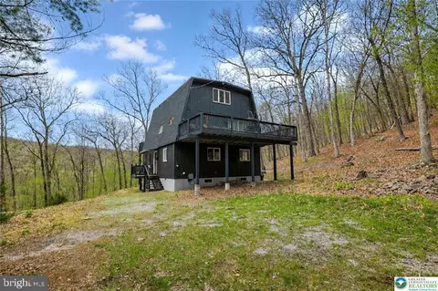 207 Bunsen Ct, East Stroudsburg, PA 18302