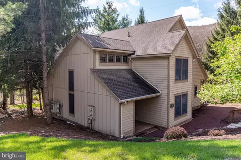 412 Hickory Dr, Tannersville, PA 18372