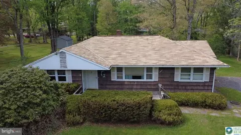 50 Montovision Rd, Mount Pocono, PA 18344