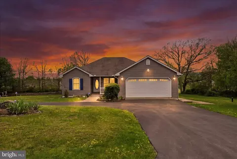 166 Regency Ln, Brodheadsville, PA 18322