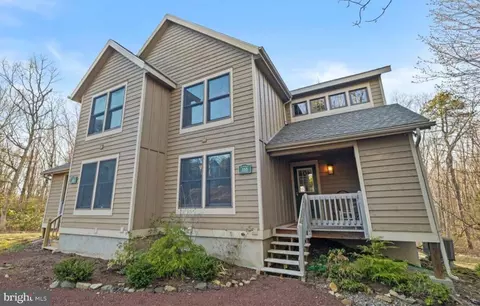 155 Pine Ct #E, Tannersville, PA 18372