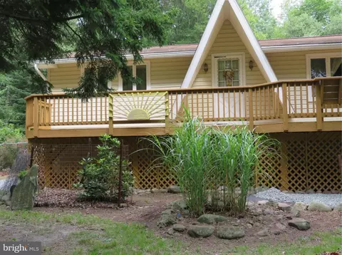 104 Tepee Dr, Pocono Lake, PA 18347