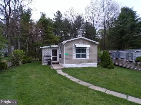 141 Gold Ln, Stroudsburg, PA 18360