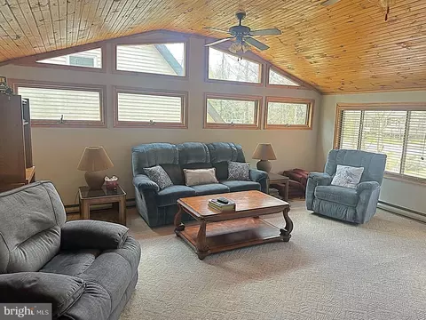 134 Wyalusing Dr, Pocono Lake, PA 18347