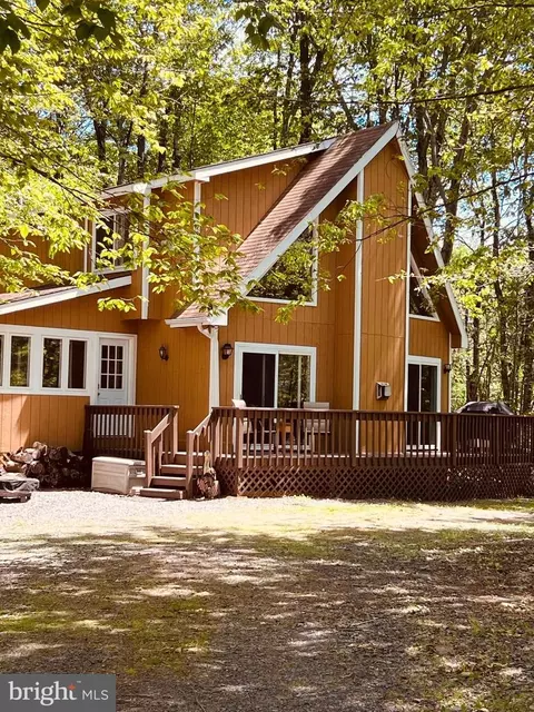 237 Choctaw Dr, Pocono Lake, PA 18347