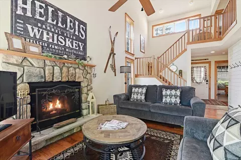 344 Hemlock Ln, Tannersville, PA 18372