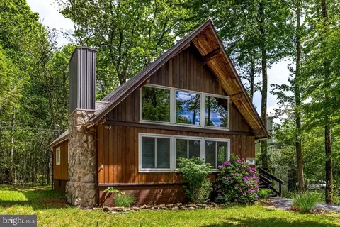 214 Coach Rd, Tobyhanna, PA 18466