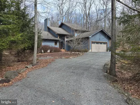 123 Fern Dr, Canadensis, PA 18325