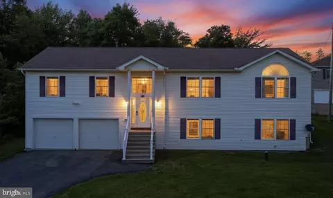 1299 Glade Dr S, Long Pond, PA 18334