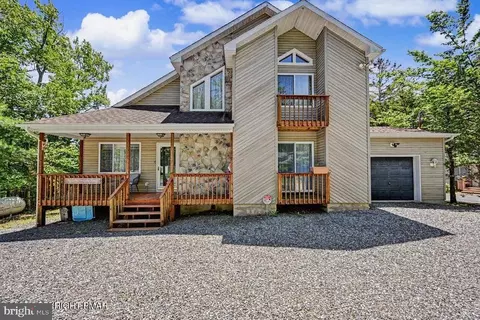 211 Nadine Blvd, Pocono Summit, PA 18346