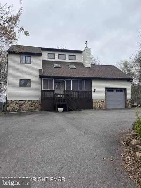 1298 Glade Dr S, Long Pond, PA 18334