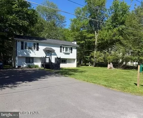 8111 Coco Dr, Pocono Summit, PA 18346