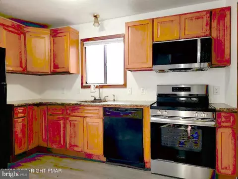 8382 Garden Dr, Tobyhanna, PA 18466