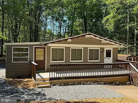 241 Champlain Dr, Tobyhanna, PA 18466
