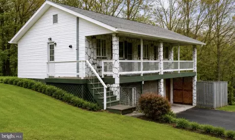 272 Neyhart Rd, Stroudsburg, PA 18360