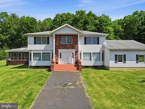 1163 Bush Rd, Cresco, PA 18326