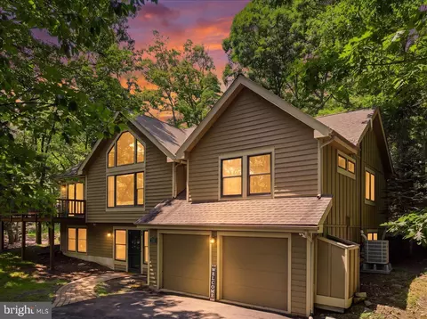 460 Spruce Dr, Tannersville, PA 18372