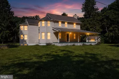 2882 Locust Ridge Rd, Pocono Lake, PA 18347