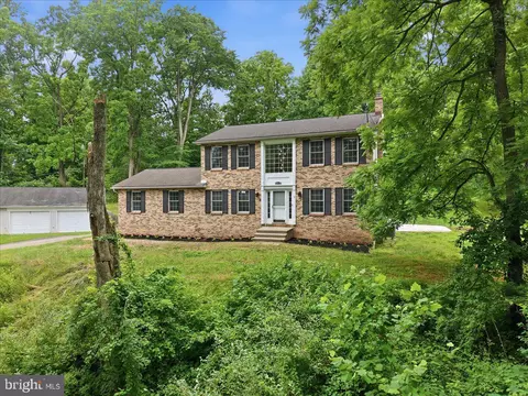 112 Red Cherry Ln, Stroudsburg, PA 18360