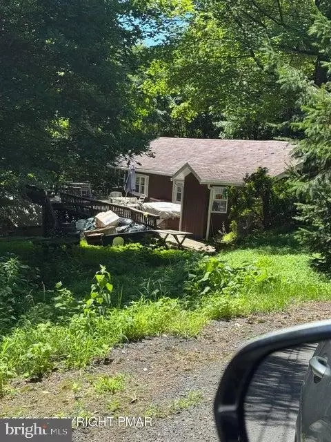 122 Hemlock Trl, Scotrun, PA 18355